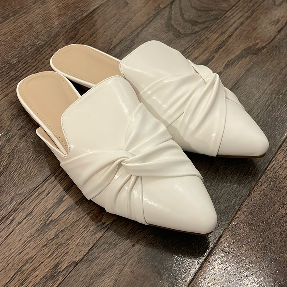 Women’s Pointed Toe Slip On Dress Loafers white - size 8
